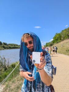 Person using a Buddycompass festival tracker at a music festival.