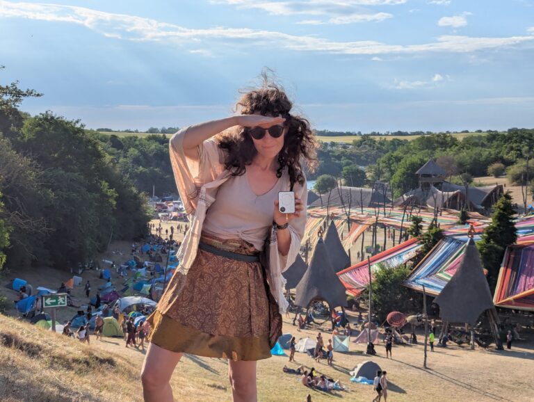 Person using a Buddycompass festival tracker at a music festival.